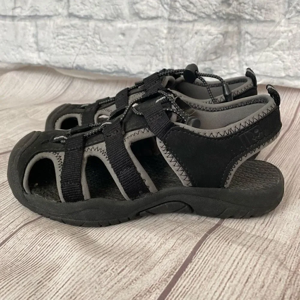 Rugged Outback sz 2 boys slip on water/outdoor shoes w/adjustable Cinch closure